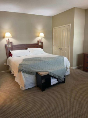 Close to Ski Spacious Condo Pool Pass